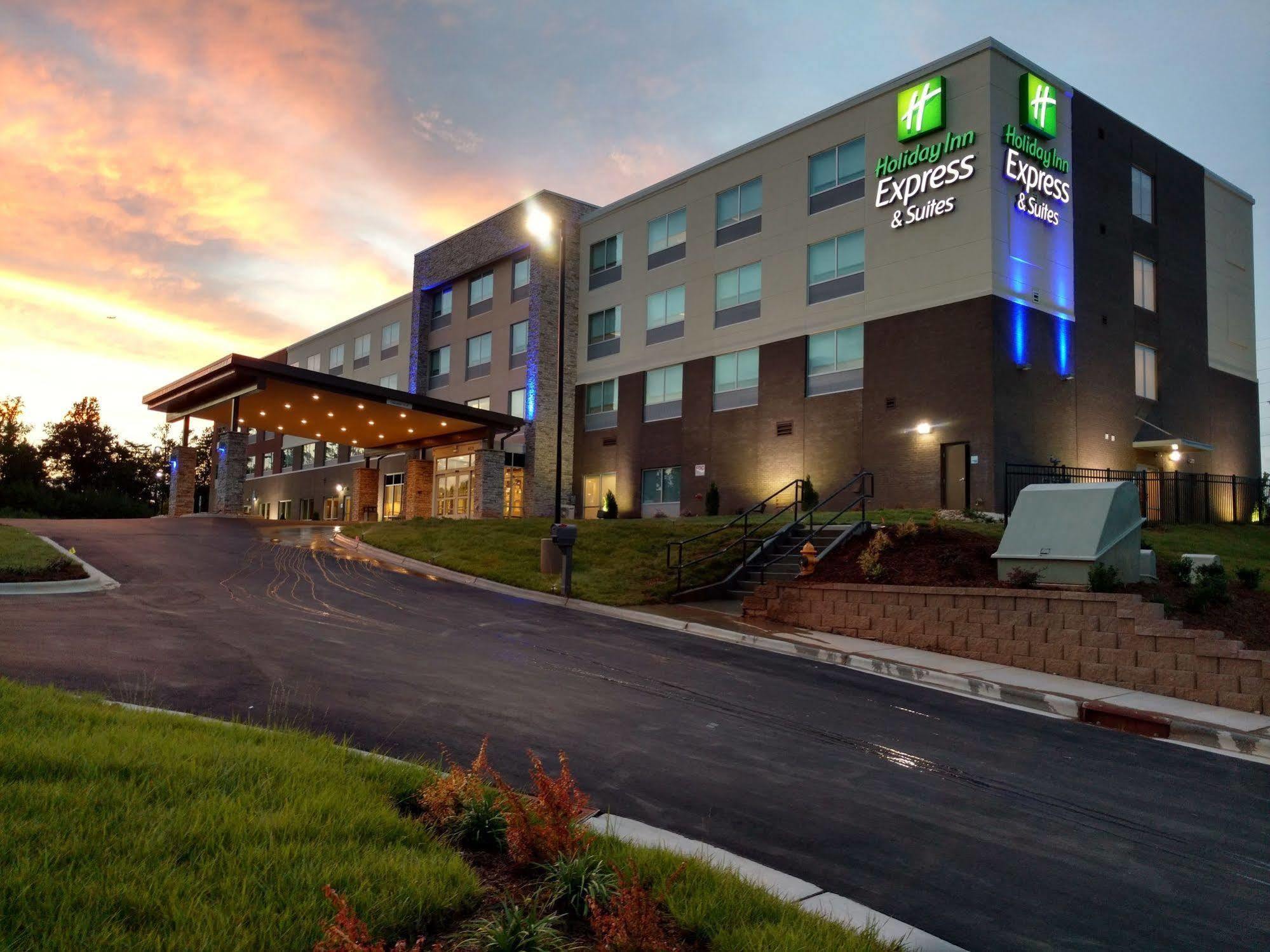 Holiday Inn Express & Suites - Charlotte Ne - University Area By Ihg Екстер'єр фото