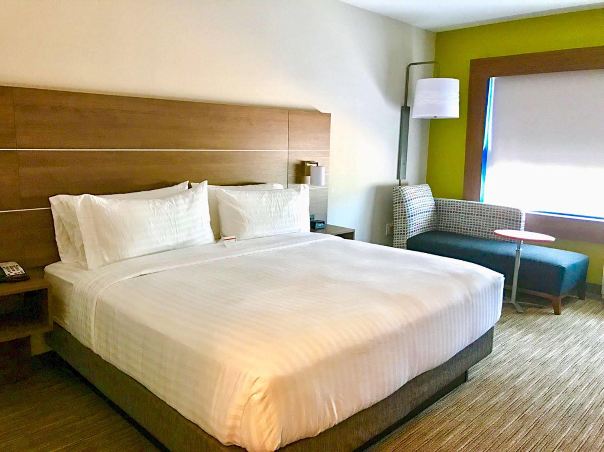 Holiday Inn Express & Suites - Charlotte Ne - University Area By Ihg Екстер'єр фото