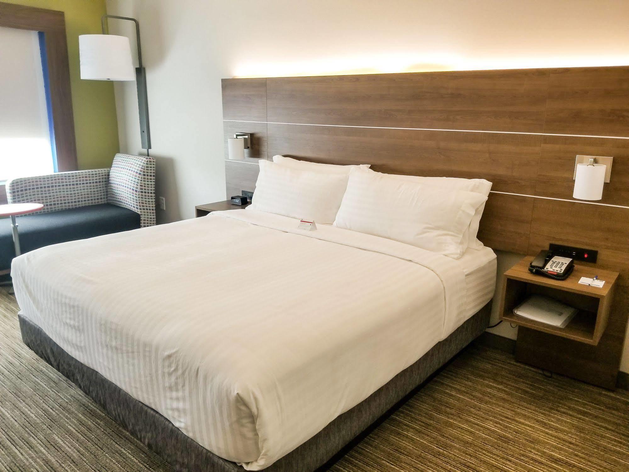 Holiday Inn Express & Suites - Charlotte Ne - University Area By Ihg Екстер'єр фото