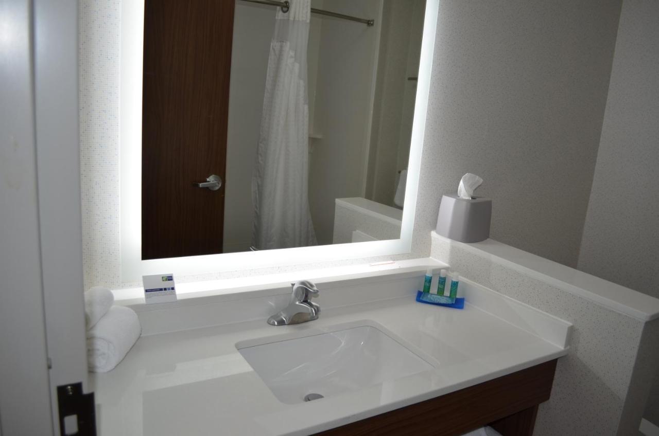 Holiday Inn Express & Suites - Charlotte Ne - University Area By Ihg Екстер'єр фото
