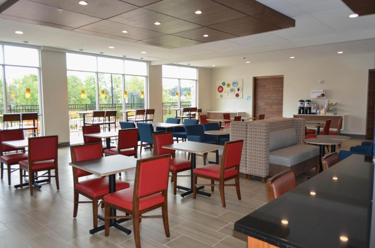 Holiday Inn Express & Suites - Charlotte Ne - University Area By Ihg Екстер'єр фото
